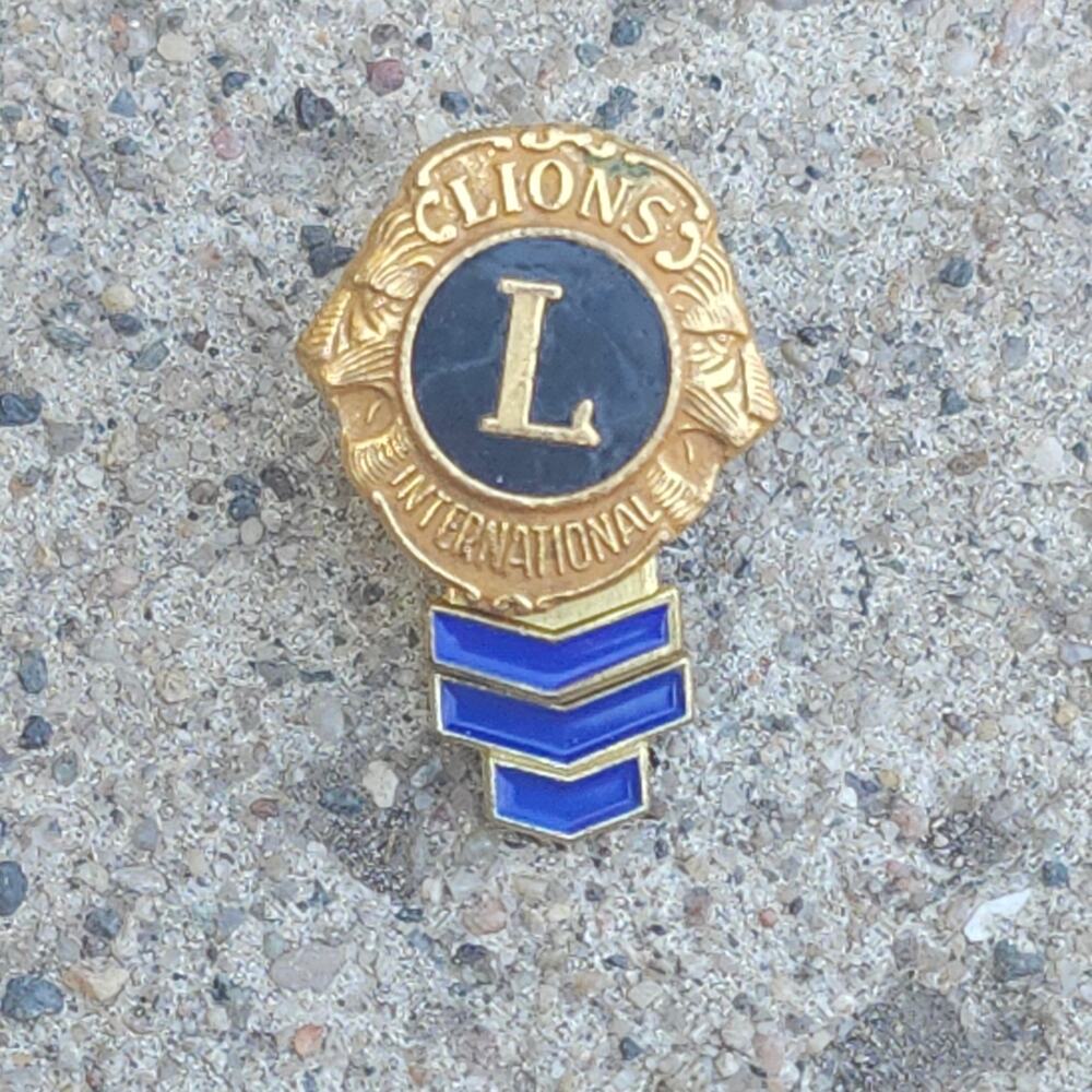 Vintage Lions International Monarch Chevron Lapel Pin Blue Enamel Screwback Tab